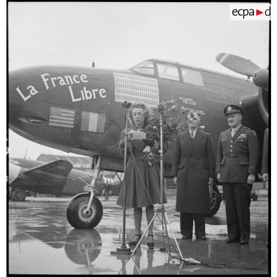 Allocution de Monique Rolland lors de la cérémonie officielle du baptême de l'avion France Libre le 25 octobre 1944, au Bourget.