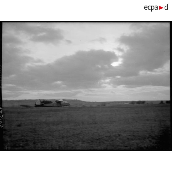 Atterrissage d'un planeur à Beynes-Thivernal.