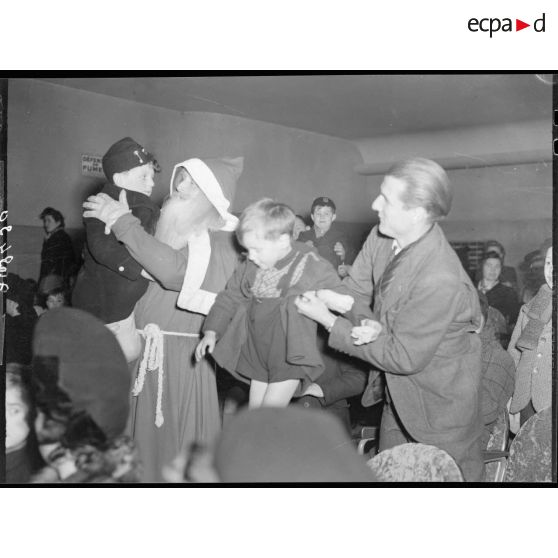 Arbre de Noêl à Suresnes (SNCASO).