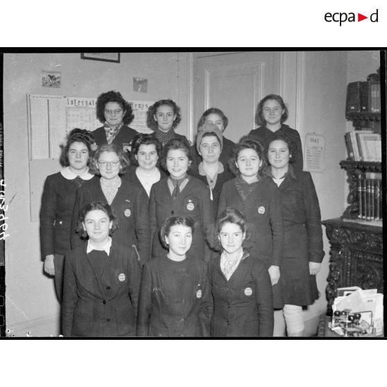 Les chefs d'équipes et leurs équipières à la maison des Ailes à Echouboulains.