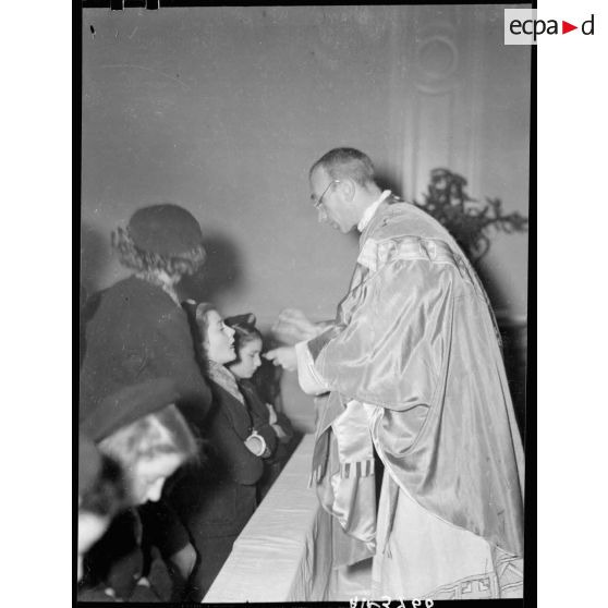 Communion des jeunes filles à la messe de Echouboulains.