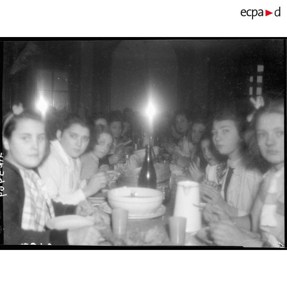 Le réfectoire de la maison des Ailes à Echouboulains.