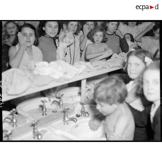 Toilette du soir des pupilles à la maison des Ailes à Echouboulains.