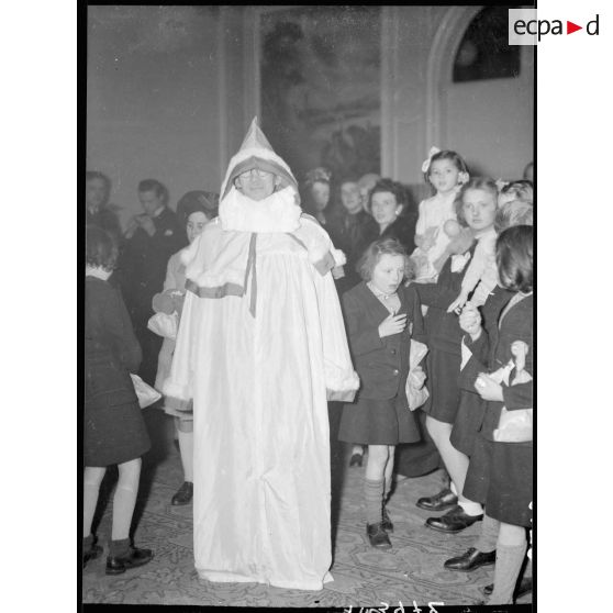 Entrée du Père Noël à la maison des Ailes à Echouboulains.