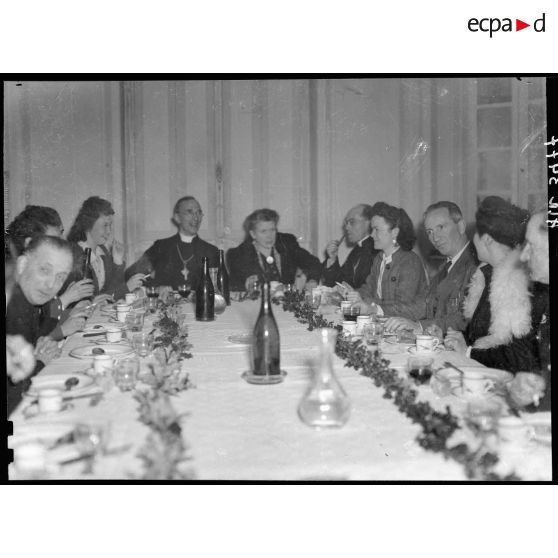 Déjeuner officiel à la maison des Ailes à Echouboulains.