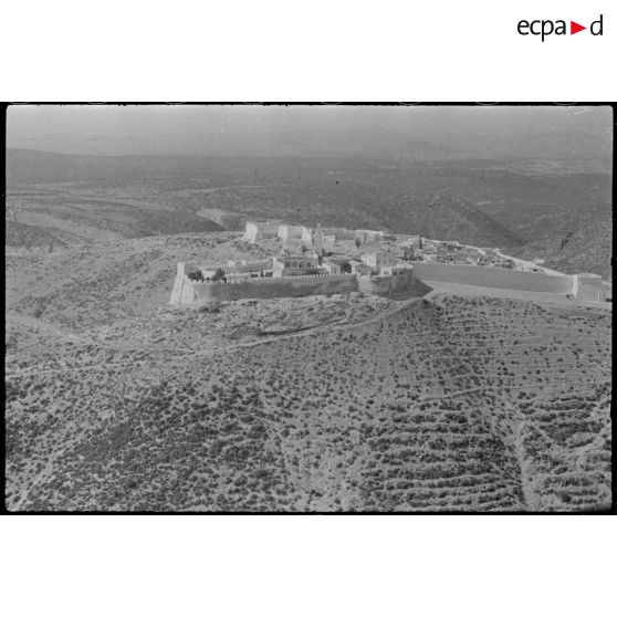 Vue aérienne d'Agadir, port et ville haute.