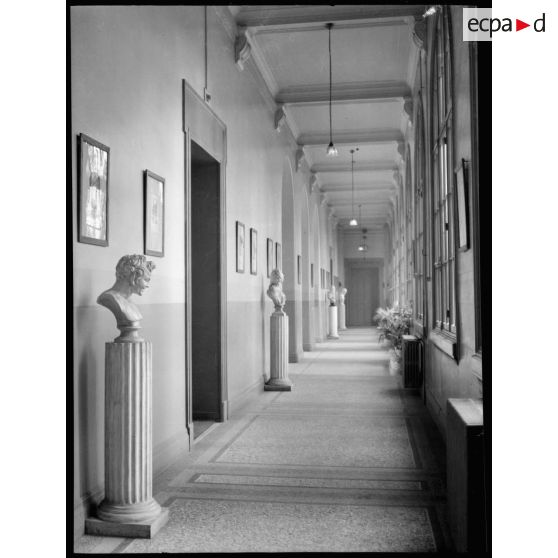 Couloir du lycée Concordet à Paris.