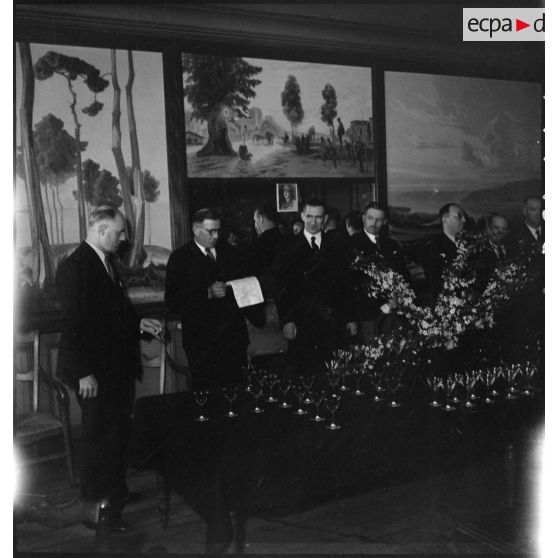 Réception de Charles Tillon à la mairie de Biscarrosse.