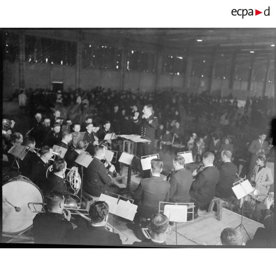 Musique des équipage de la flotte sous la direction de M. Guilbert.