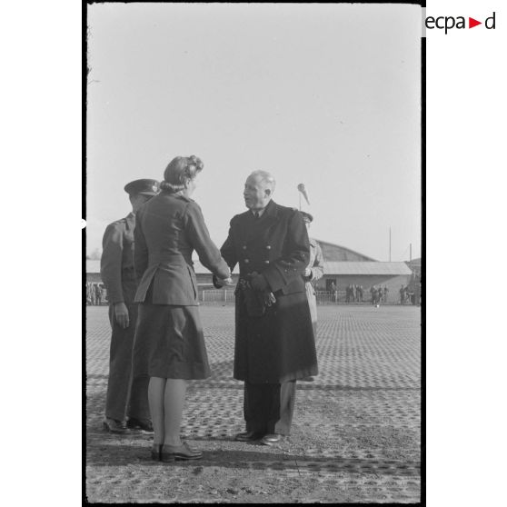 Adieux des Tedder à la base de Maison Blanche.