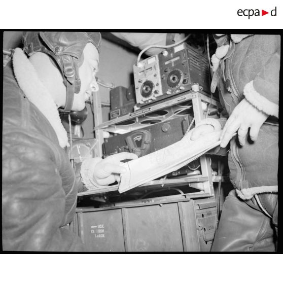 Le poste de navigation d'un bombardier.