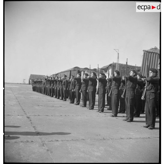 Le piquet d'honneur.