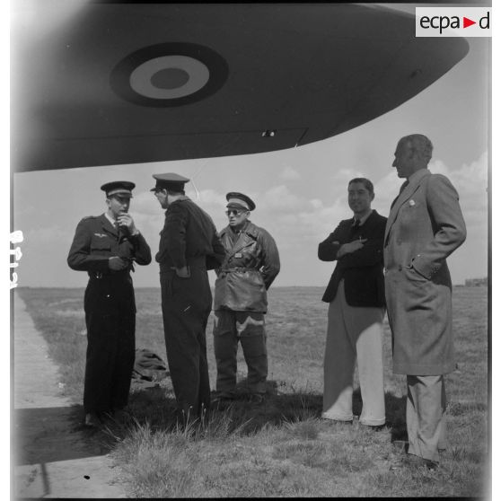 Départ des représentants britanniques.