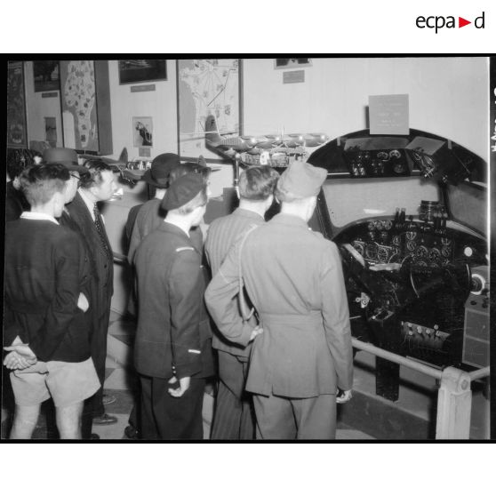 Le poste de pilotage d'un avion de transport civil.