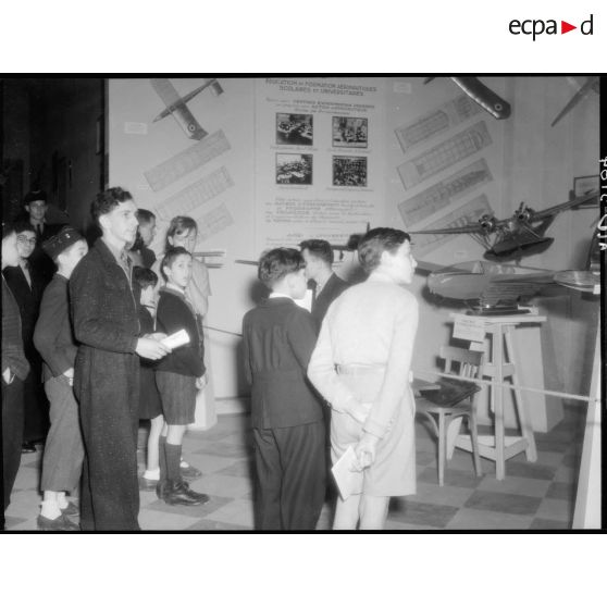 Les jeunes au stand des Sports aériens.