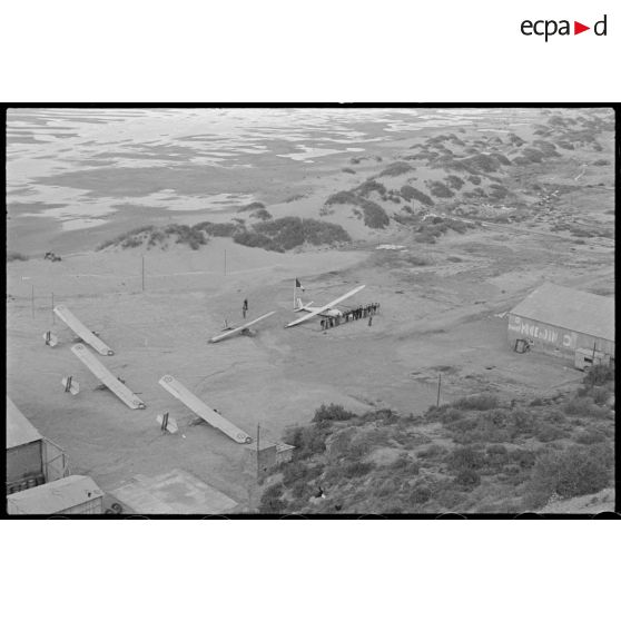 Vue d'ensemble du camp au moment des couleurs.