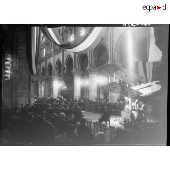 Vue intérieure de Notre-Dame duraant la cérémonie en l'honneur de Guynemer.