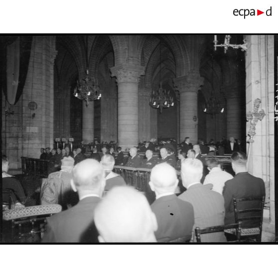 Personnalités de l'armée de l'Air durant le sermon.