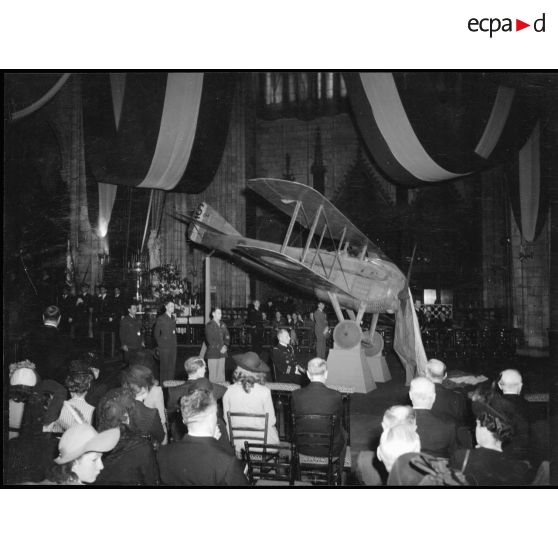 Vue intérieure de Notre-Dame duraant la cérémonie en l'honneur de Guynemer.