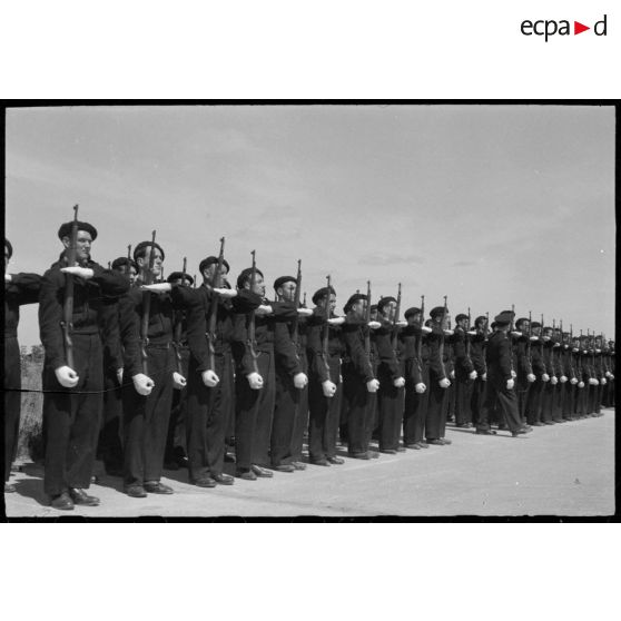 Le piquet d'honneur des troupes d'Evreux.