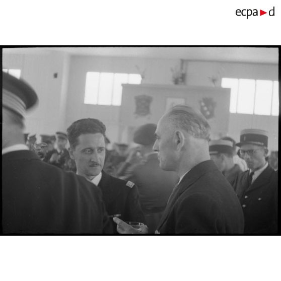 Le ministre de l'Air et le préfet de l'Eure.