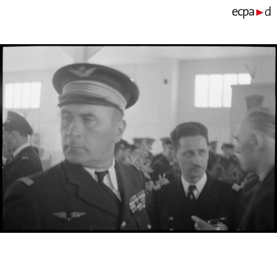 Le ministre de l'Air et le préfet de l'Eure.