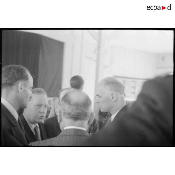 A l'inauguration du foyer de la base aérienne d'Evreux.