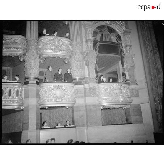Les loges officielles de l'Opéra Garnier, lors d'une cérémonie en mémoire du capitaine Georges-Marie Guynemer, au moment de la lecture des citations.
