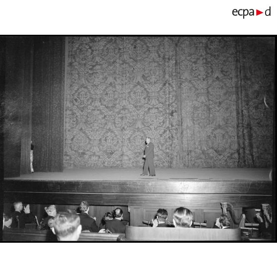 Le mécanicien de Georges-Marie Guynemer, monsieur Guerder, est invité d'honneur à la cérémonie en mémoire du capitaine.