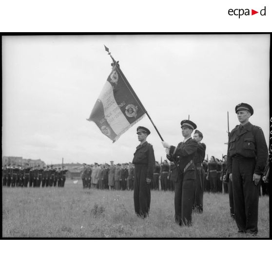 Le drapeau de la compagnie d'honneur.