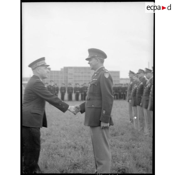 Les félicitations du général Piollet.