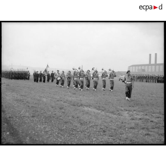 Le défilé des troupes.