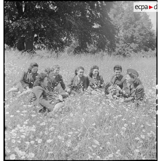 Instruction théorique en plein air.