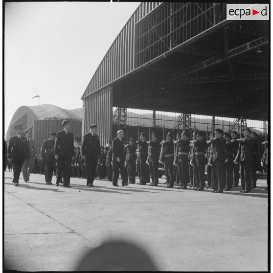 Passage en revue des troupes.