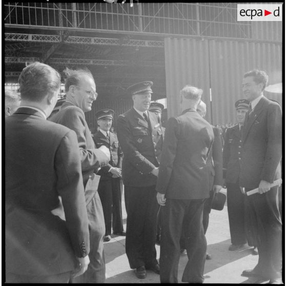 Départ de Charles Tillon.