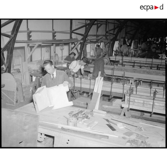 Le montage d'un siège.