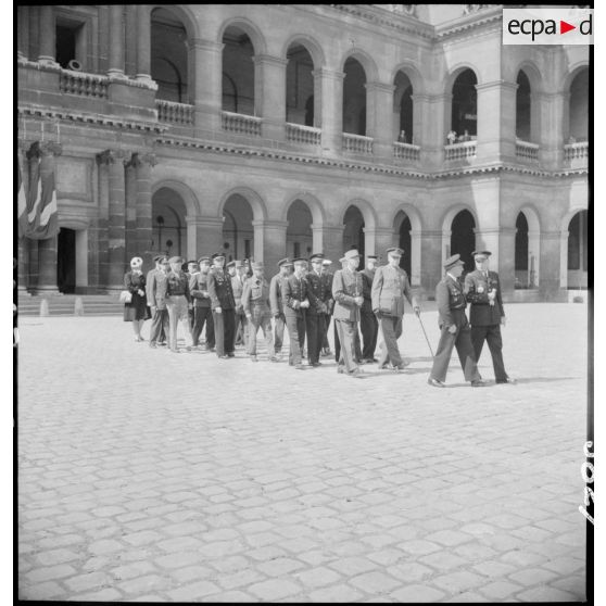 Sortie de la chapelle.