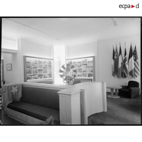 Vue de la droite du hall.