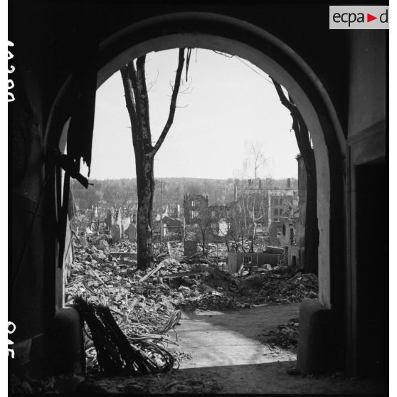 La ville de Pforzheim en ruine.