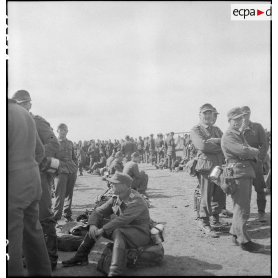 Camp de prisonniers de la Wehrmacht capturés lors des combats pour la libération de la poche de Lorient et de la capitulation de la garnison allemande.