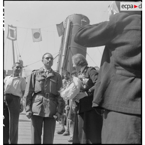 Depuis Odessa, des réfugiés, prisonniers de guerre et déportés des camps libérés par l'armée soviétique sont rapatriés par voie maritime jusqu'à Marseille.