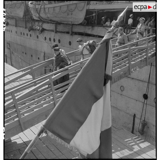 Depuis Odessa, des réfugiés, prisonniers de guerre et déportés des camps libérés par l'armée soviétique sont rapatriés par voie maritime jusqu'à Marseille.