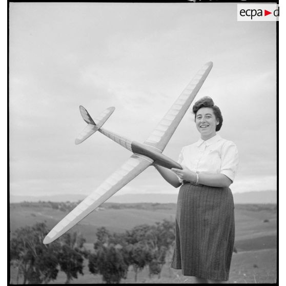 La monitrice de modélisme lors de la coupe de l'Echo d'Alger.