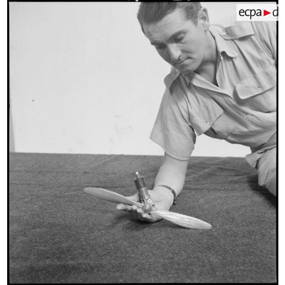 Présentation d'une hélice à moteur.