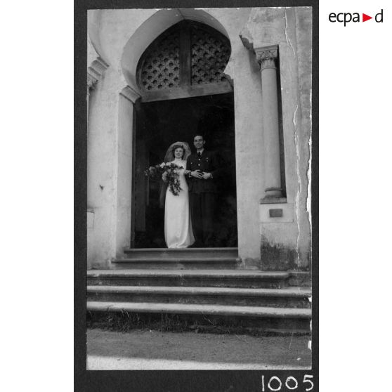 Mariage du capitaine Gibbs, représentant de la Royal air force (RAF) auprès du général de corps d'armée aérien René Bouscat, chef d'état-major général des forces aériennes françaises.