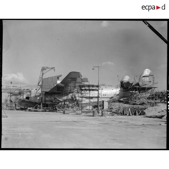 Hydravion de transport SE-200 en construction sur le site de la Société nationale de constructions aéronautiques du Sud-Est (SNCASE) à Marignane.