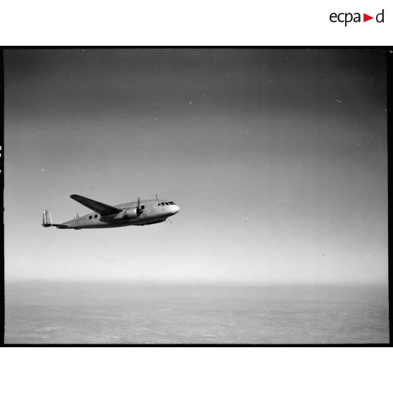 L'avion de transport Breguet Br.500 Colmar survolant la région de Marignane.