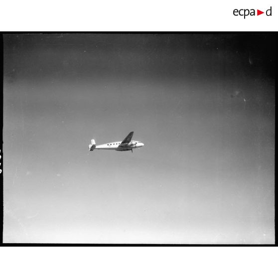 L'avion de transport Breguet Br.500 Colmar survolant la région de Marignane.
