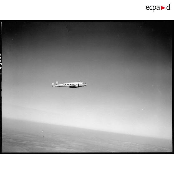 L'avion de transport Breguet Br.500 Colmar survolant la région de Marignane.