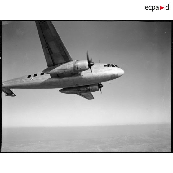L'avion de transport Breguet Br.500 Colmar survolant la région de Marignane.